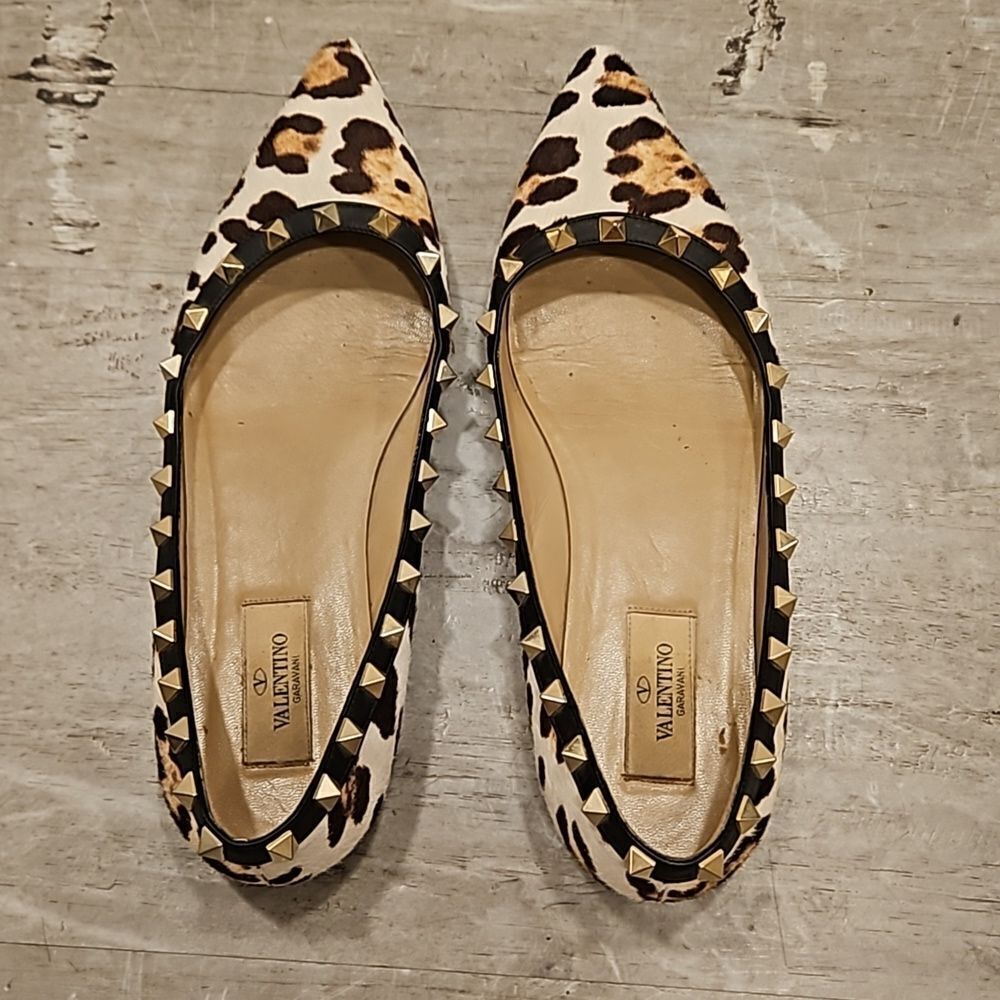 💕VALENTINO GARAVANI💕 Calf Hair Leopard Print Rockstud Ballet Flats 38 EU - Picture 2 of 10